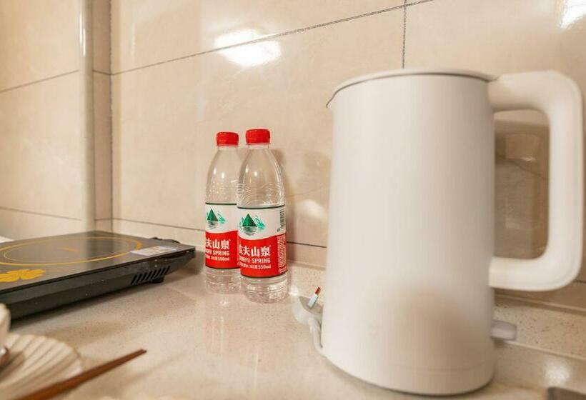 Locals Apartment House 39