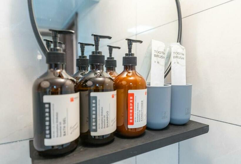 Locals Apartment House 39