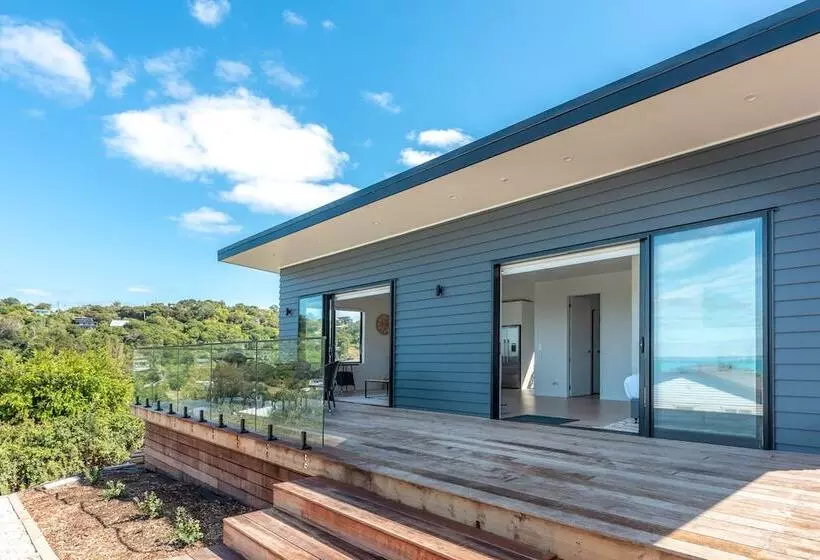 Luna Cottage. Stunning Ocean Views On Waiheke