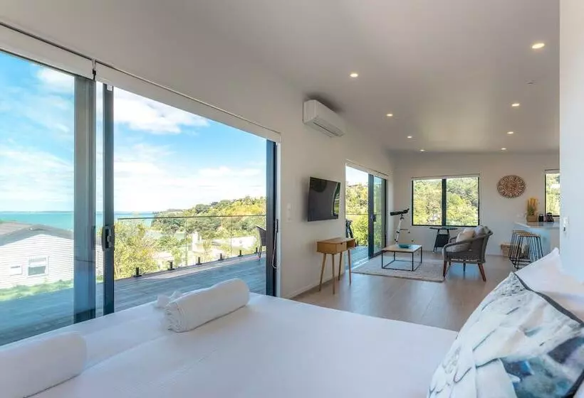 Luna Cottage. Stunning Ocean Views On Waiheke