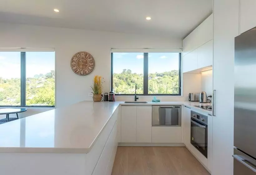 Luna Cottage. Stunning Ocean Views On Waiheke