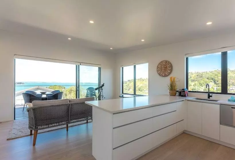Luna Cottage. Stunning Ocean Views On Waiheke
