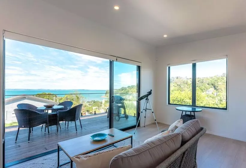 Luna Cottage. Stunning Ocean Views On Waiheke