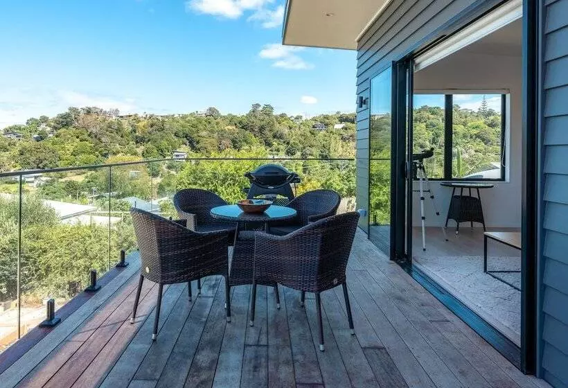 Luna Cottage. Stunning Ocean Views On Waiheke