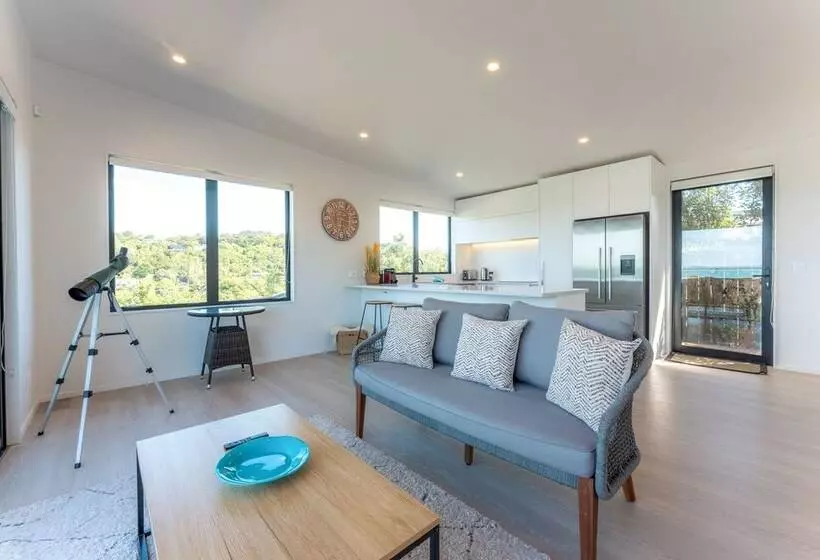 Luna Cottage. Stunning Ocean Views On Waiheke