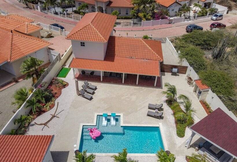 New Listing Stunning Island Getaway With Pool!