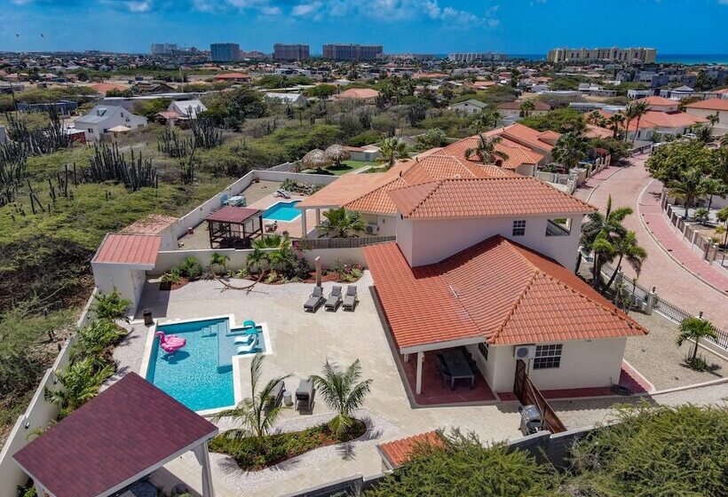 New Listing Stunning Island Getaway With Pool!