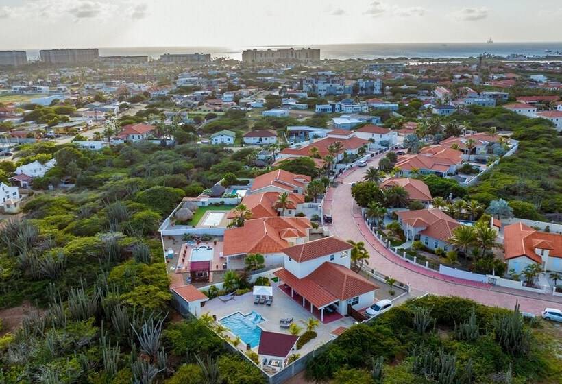 New Listing Stunning Island Getaway With Pool!