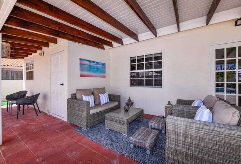 New Listing Stunning Island Getaway With Pool!