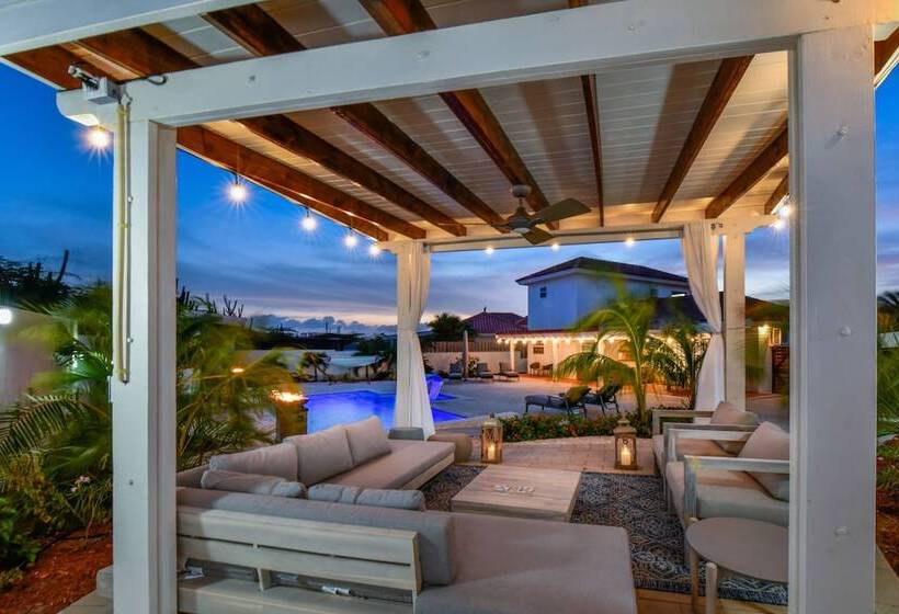 New Listing Stunning Island Getaway With Pool!