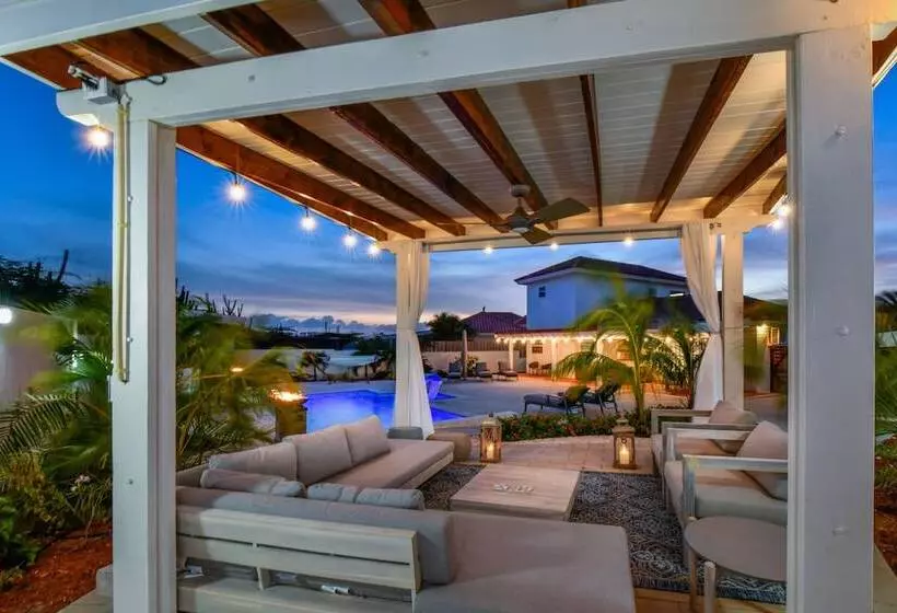 New Listing Stunning Island Getaway With Pool!