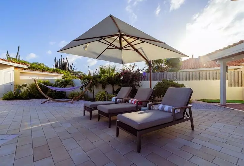 New Listing Stunning Island Getaway With Pool!