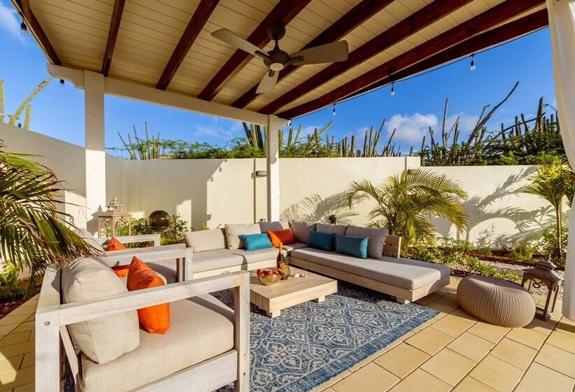 New Listing Stunning Island Getaway With Pool!