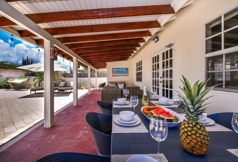 New Listing Stunning Island Getaway With Pool!