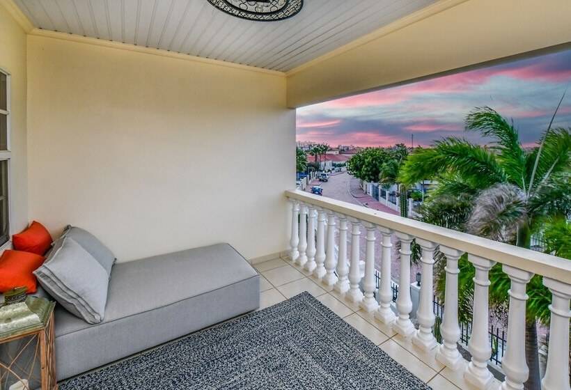 New Listing Stunning Island Getaway With Pool!