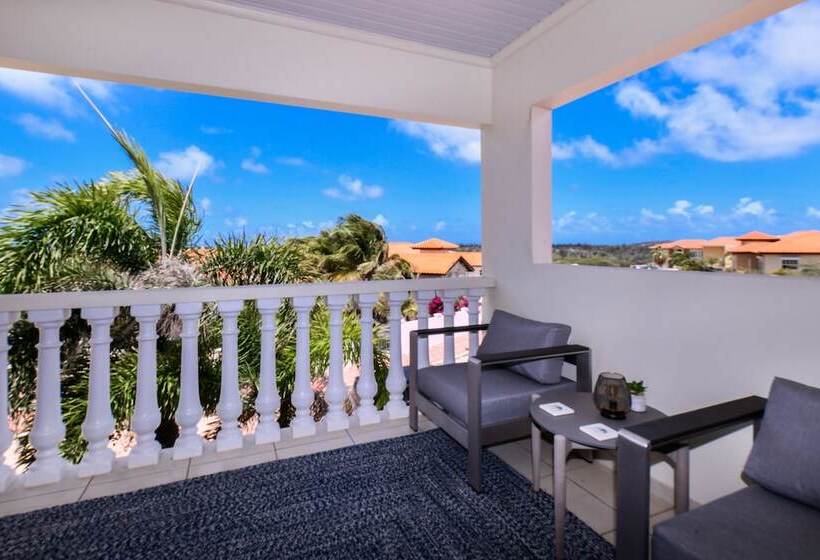 New Listing Stunning Island Getaway With Pool!