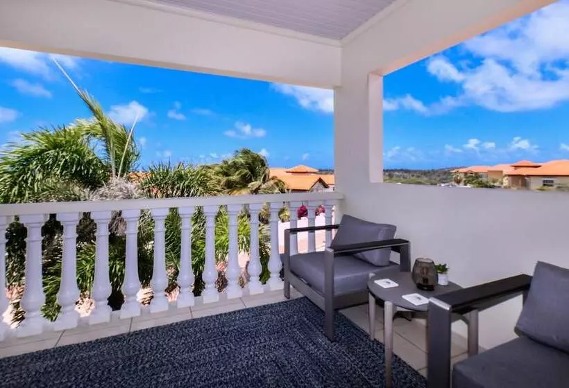 New Listing Stunning Island Getaway With Pool!
