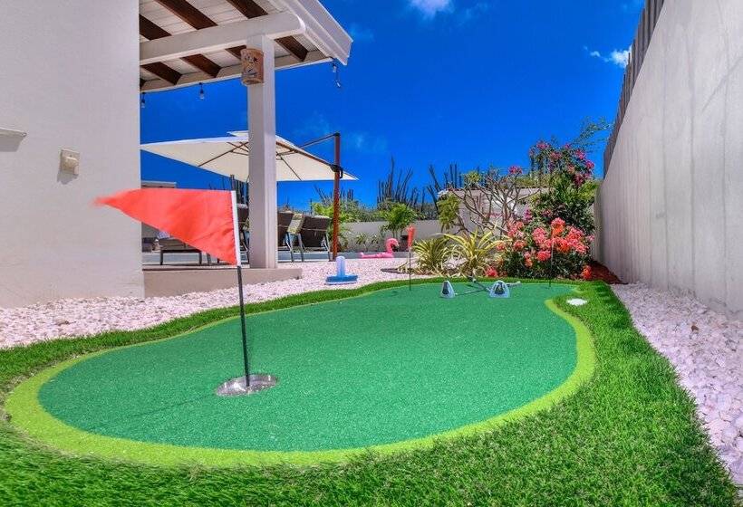 New Listing Stunning Island Getaway With Pool!