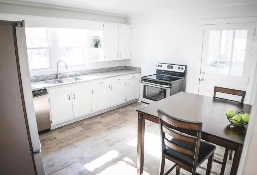 Modern Cottage Near Hospitals And Brewery!