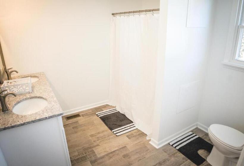 Modern Cottage Near Hospitals And Brewery!