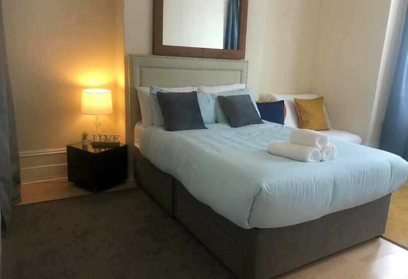 Marcela S Place   Private Studio Near Heathrow