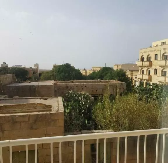 Nadar Accommodation