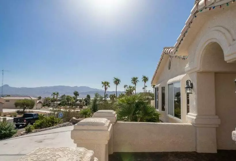 Grand Havasu Oasis With Custom Pool & Spa!