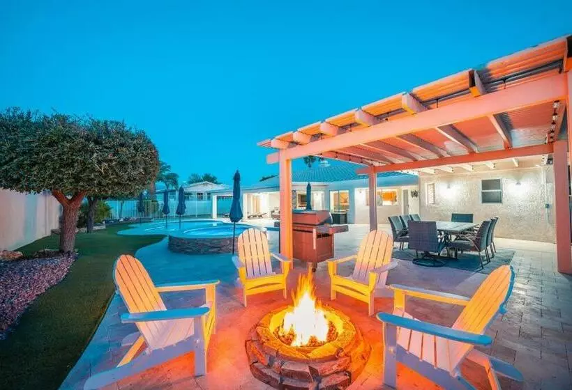 Grand Havasu Oasis With Custom Pool & Spa!