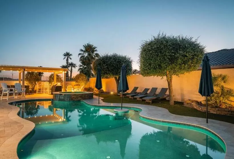 Grand Havasu Oasis With Custom Pool & Spa!