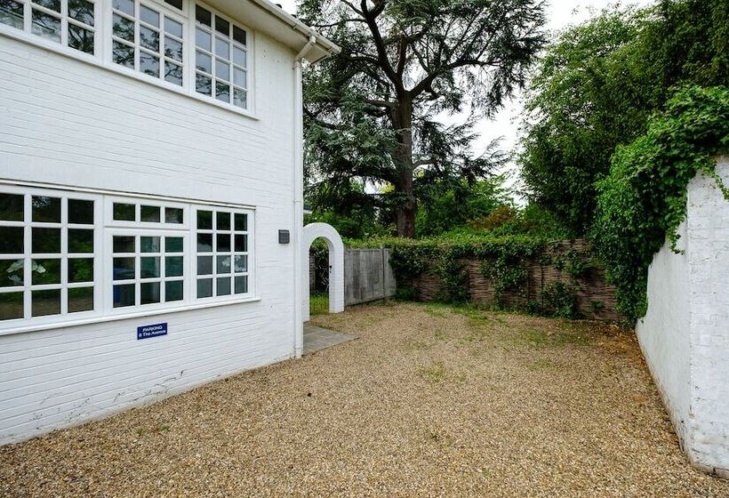 Riverwalk Apartment One