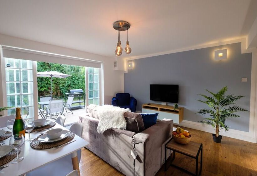 Riverwalk Apartment One