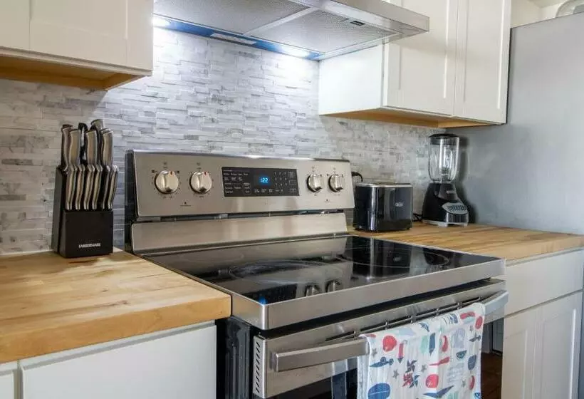 Oceanview Charm   Relax Near The Beach With Pool & Sauna & Breakfast!