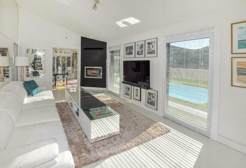 Stunning Home In Les Cluses