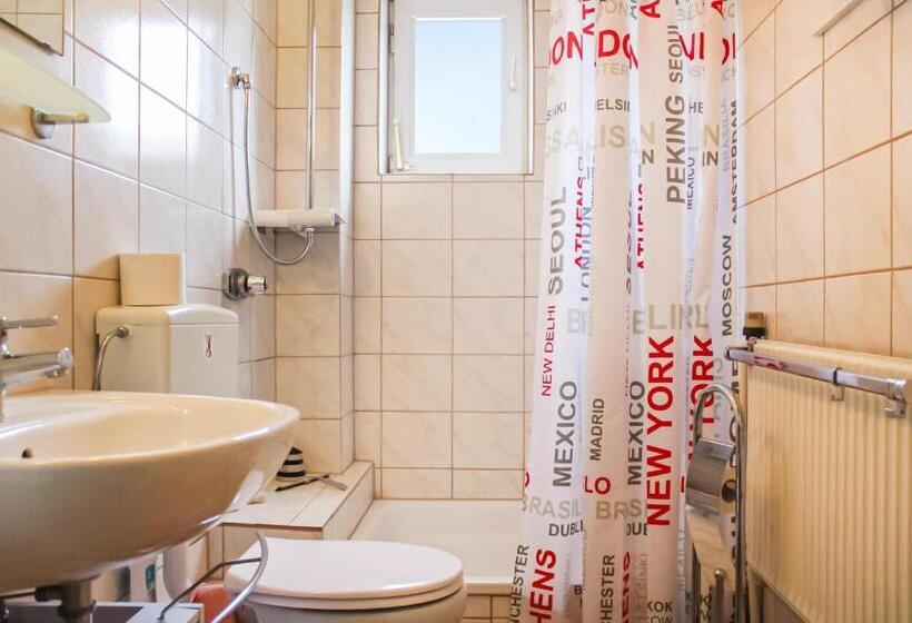 Cozy Apartment In Wurster Nordseeküste With Wifi