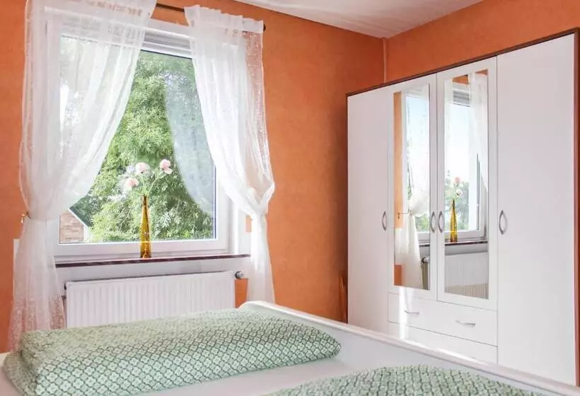 Cozy Apartment In Wurster Nordseeküste With Wifi