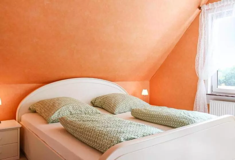 Cozy Apartment In Wurster Nordseeküste With Wifi