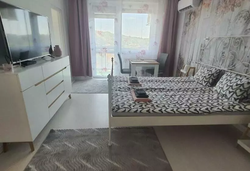 Hegyalja Apartman
