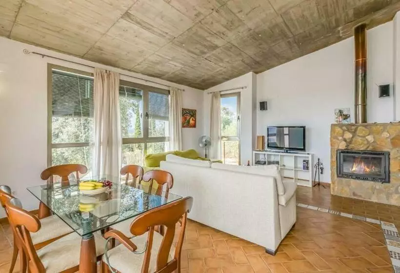 Stunning Home In Villaharta With Kitchen