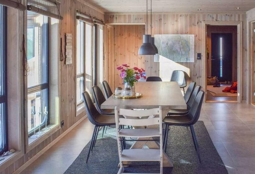 Amazing Home In Flå With Wifi