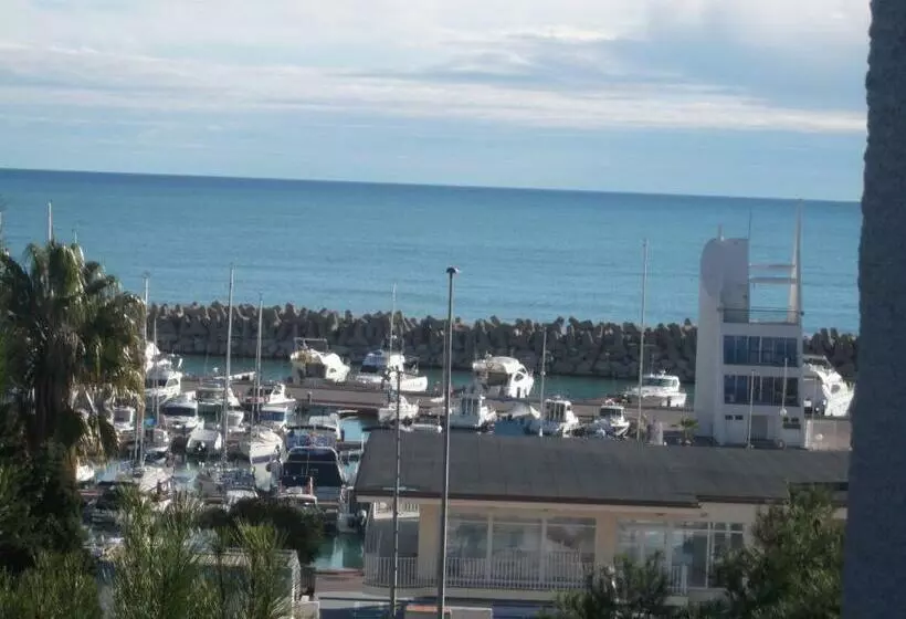Apartamento Con Vistas Al Puerto Deportivo Las Fuentes
