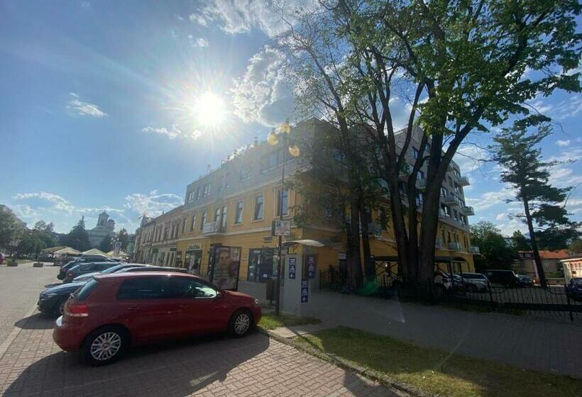 Classy Times   City Centre   Private Parking   Sunny Apartment