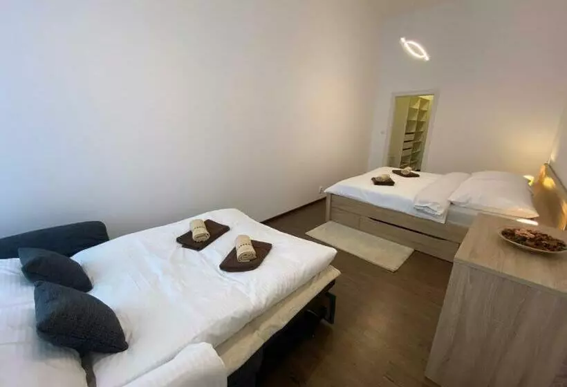 Classy Times   City Centre   Private Parking   Sunny Apartment