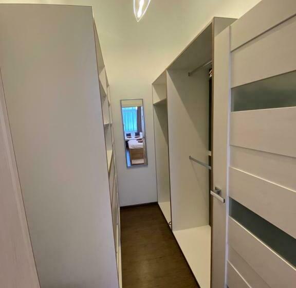 Classy Times   City Centre   Private Parking   Sunny Apartment