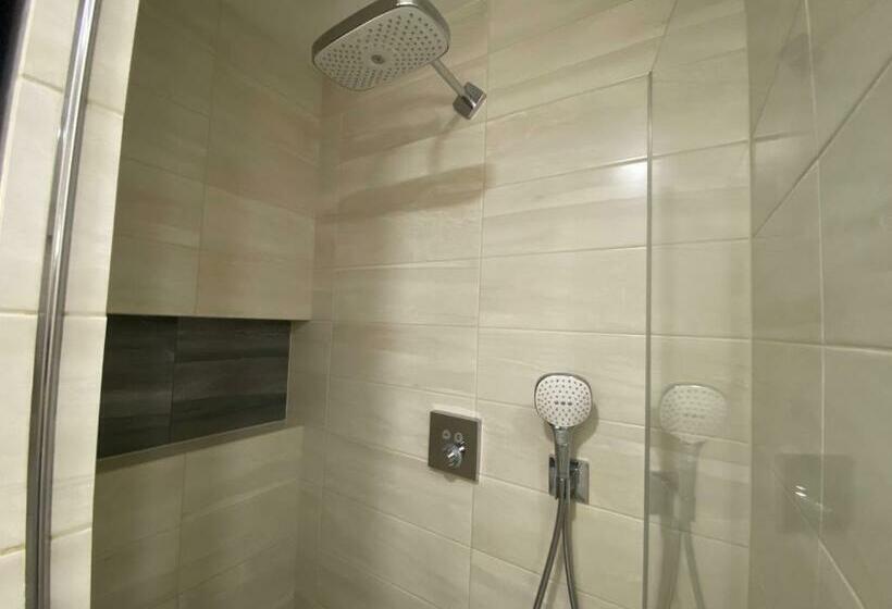 Classy Times   City Centre   Private Parking   Sunny Apartment