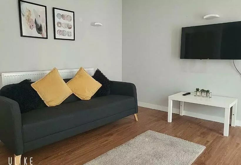 Luxury City Apartment With Self Checkin In Jquarter