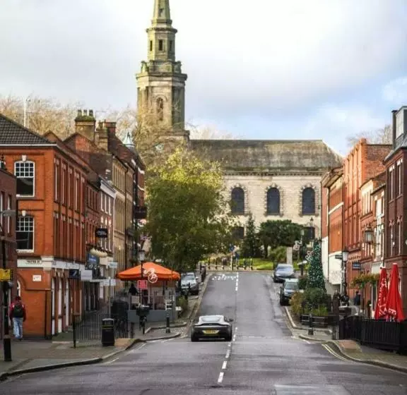 Luxury City Apartment With Self Checkin In Jquarter