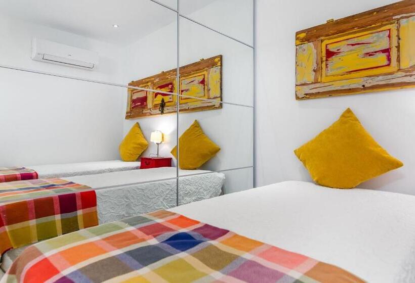 T2 Tiles Apartment Estoril