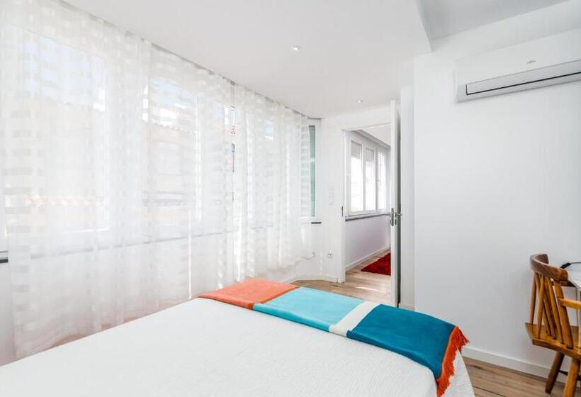 T2 Tiles Apartment Estoril