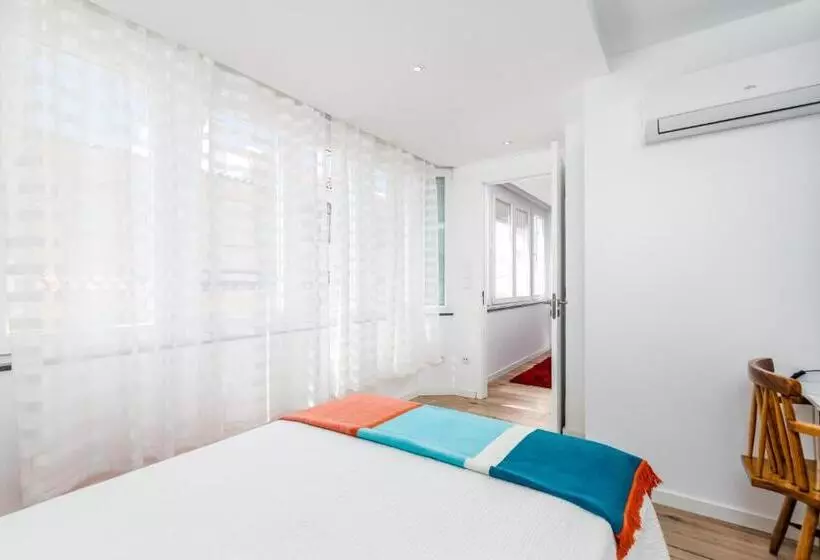 T2 Tiles Apartment Estoril