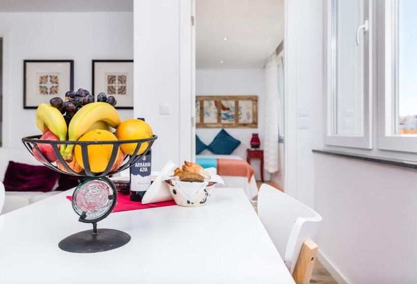 T2 Tiles Apartment Estoril